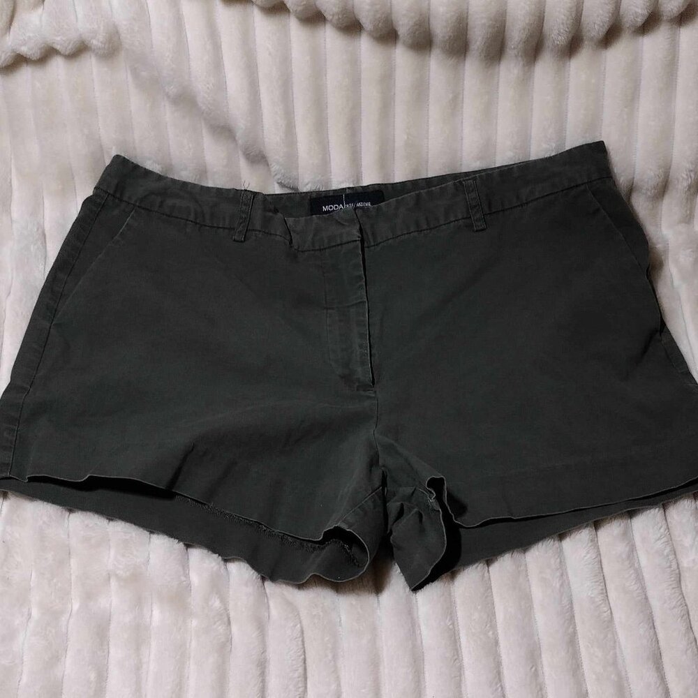 size 14 Moda International Cotton Spandex Shorts- hunter green
